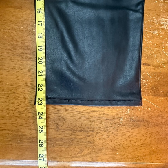 Abercrombie & Fitch Black Cropped Pants - Picture 9 of 9